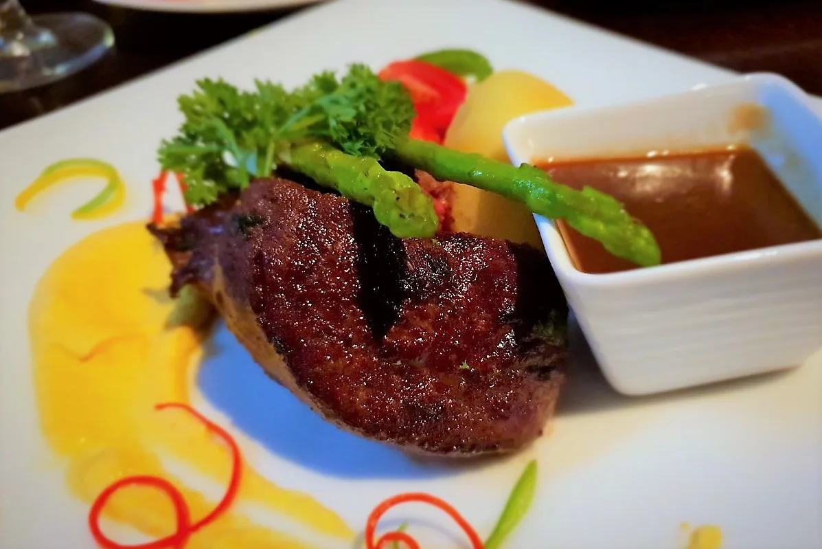 Phi-lê bò sốt vang Bordeaux