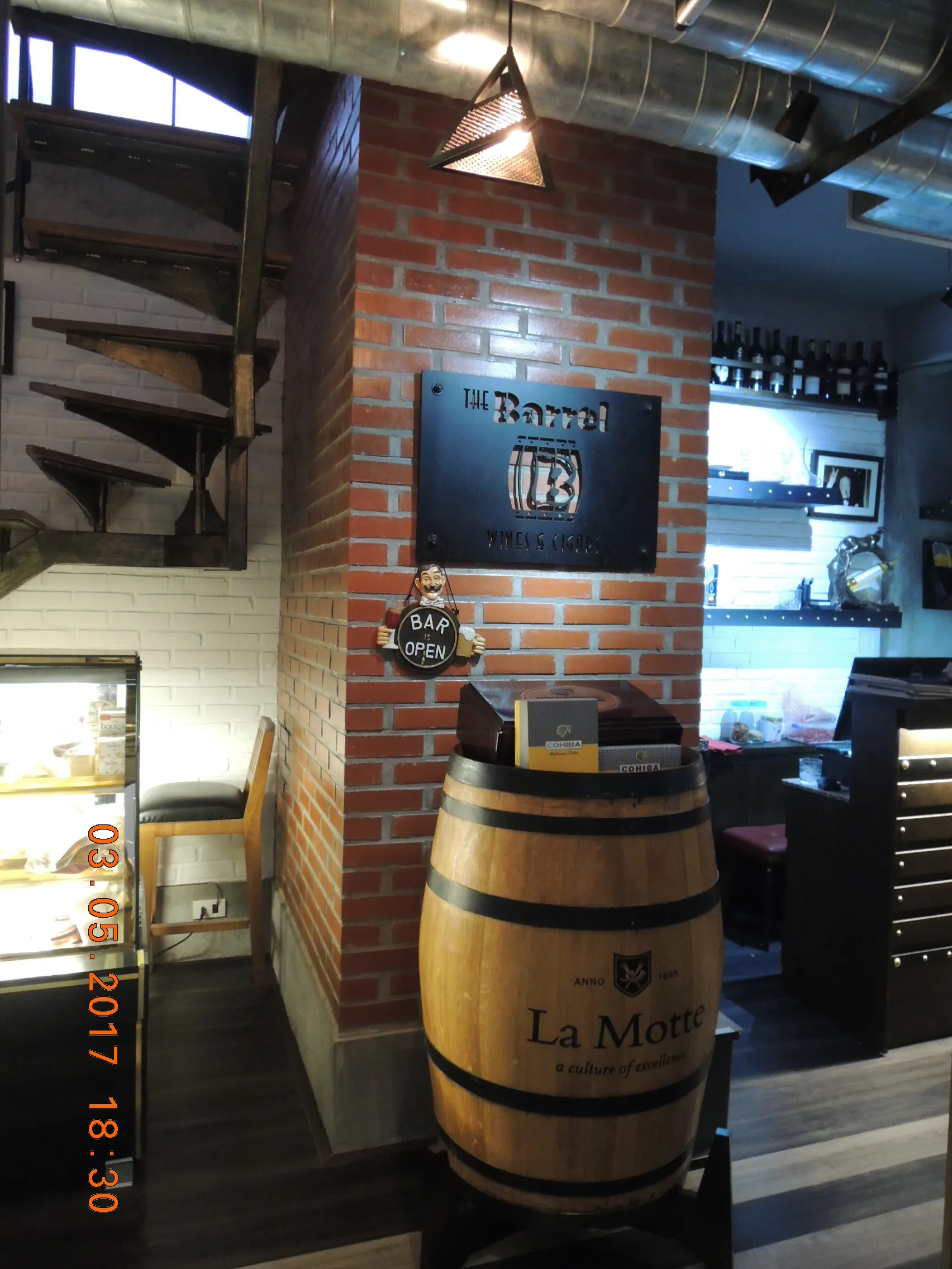 Quầy bar The Barrel
